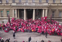 Moto Deda Mraz iliti kako je Deda Mraz zamenio sanke motociklom moto deda mraz ispred gradske skupštine beograda