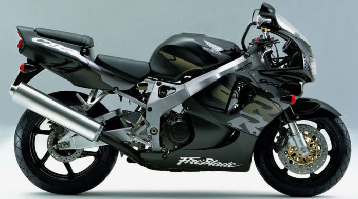 CBR900RR istorija Honde