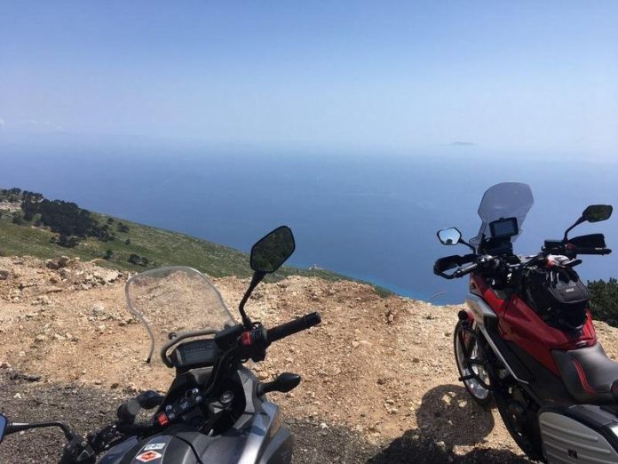 Od izvora tri putića