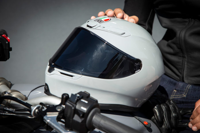 Zašto je dobro kupovati moto opremu u legalnim prodavnicama