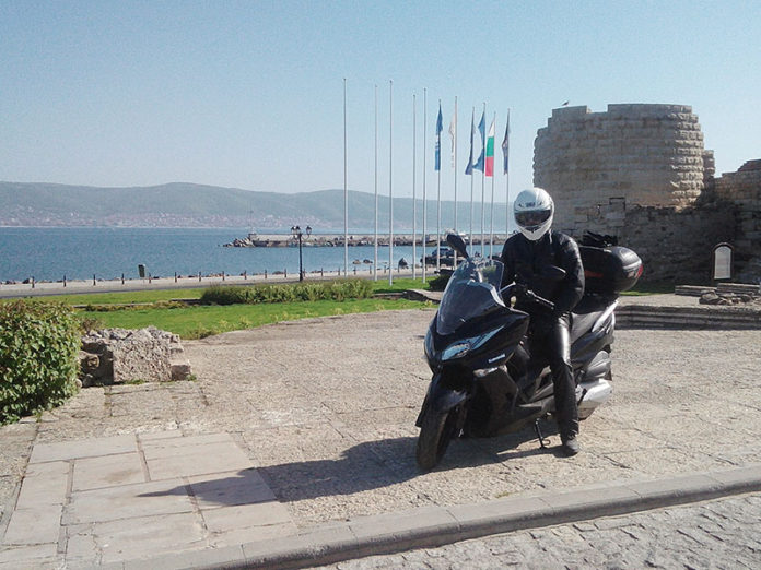 Crno je... (more)