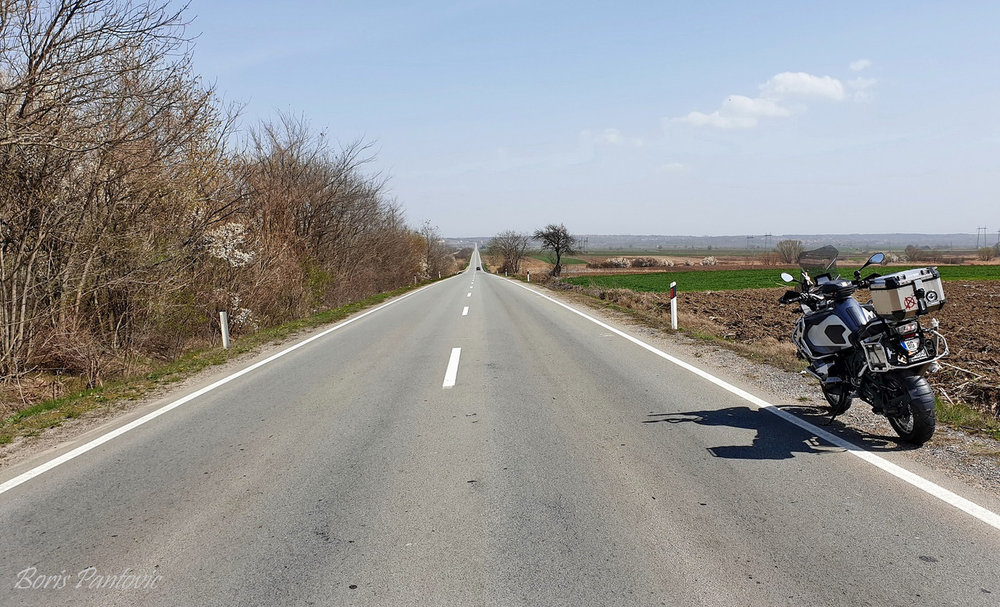 Predlozi za izlete motociklom u Srbiji - Srebrno jezero i Ramska tvrđava