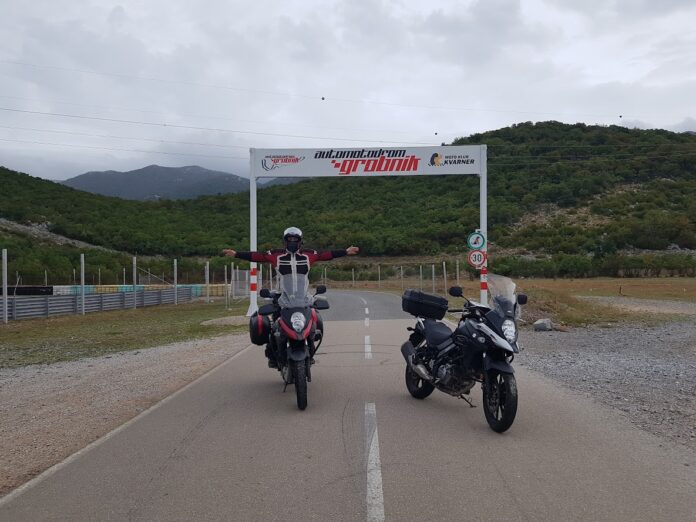Moto tura koja to i nije