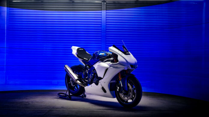 Yamaha R9