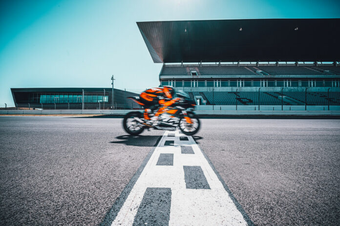 2023 KTM RC 8C