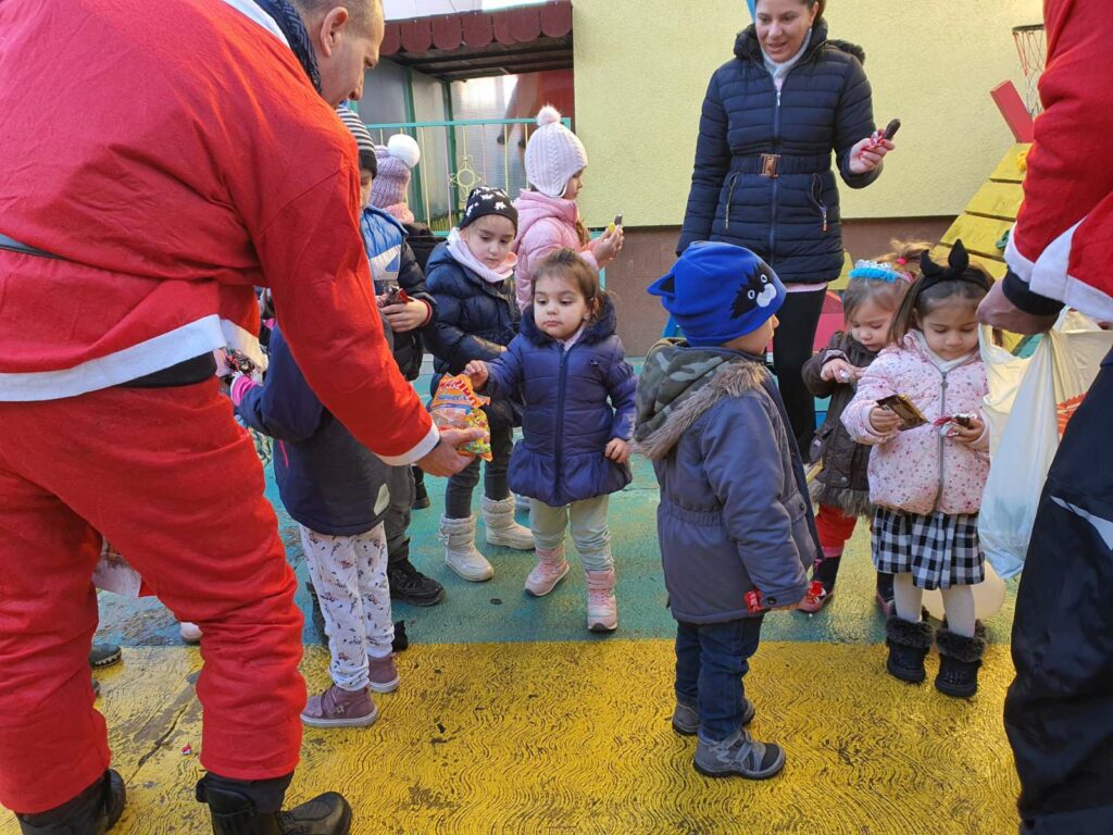 Deca vrtića Trešnjica spremila paketiće za drugare iz Sremčice