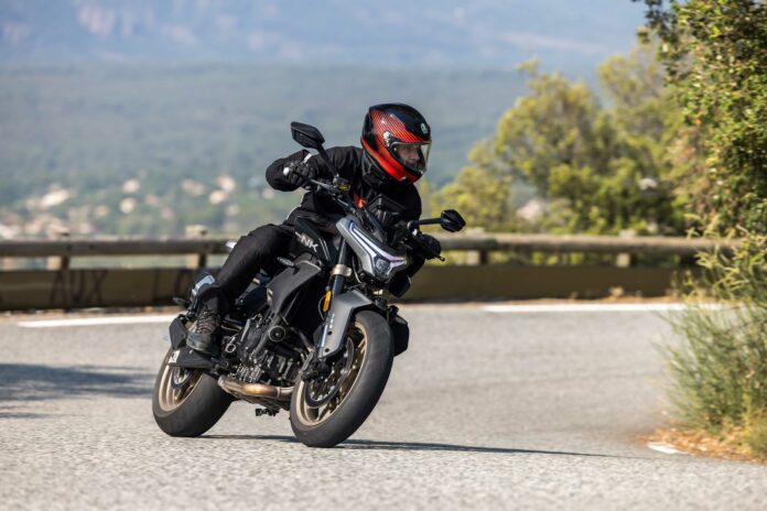 CFMOTO 800NK