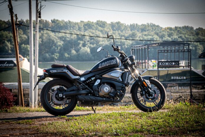 QJMOTOR SRV550ST