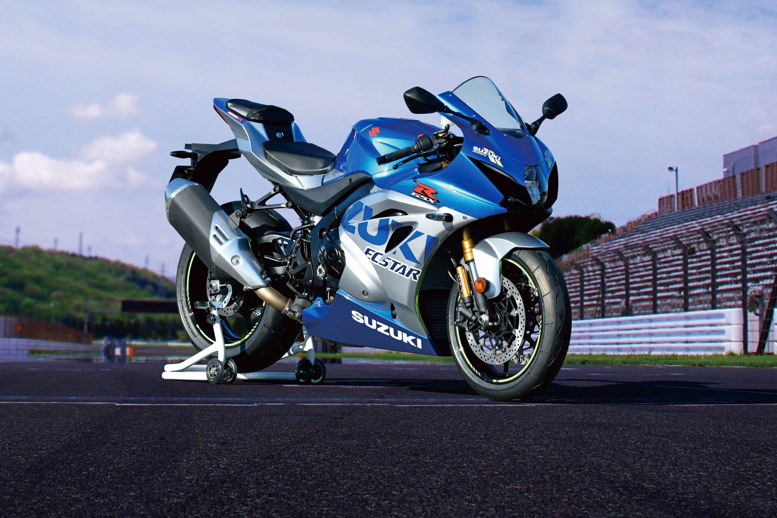 gsx-r1000rzam1_action03-scaled.jpg