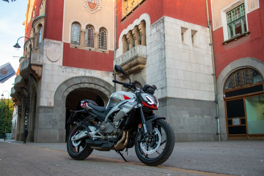 Aprilia Tuono 457
