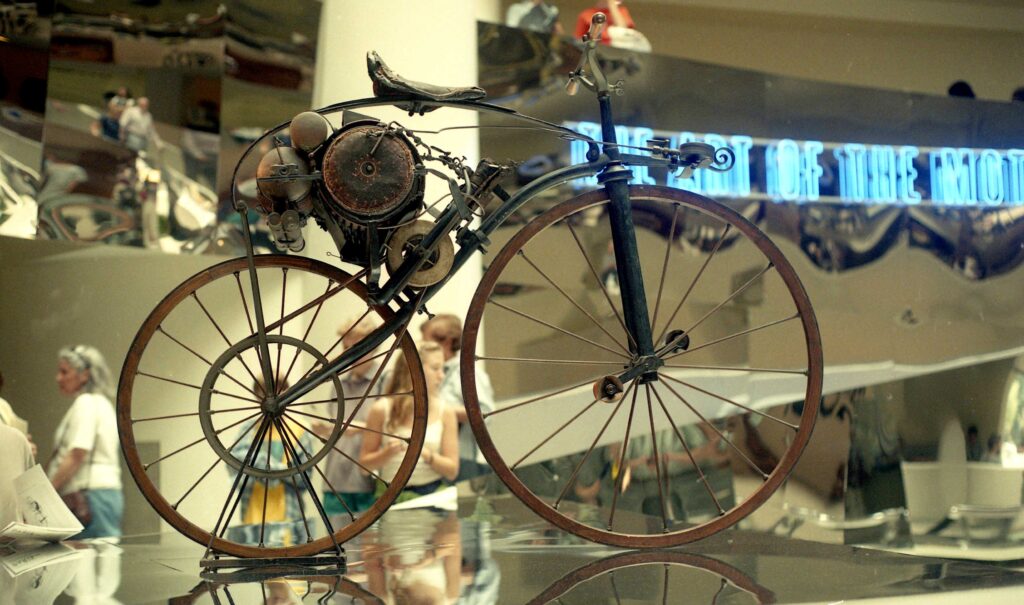 Istorija motociklizma - Prvi takt i prvi motocikl