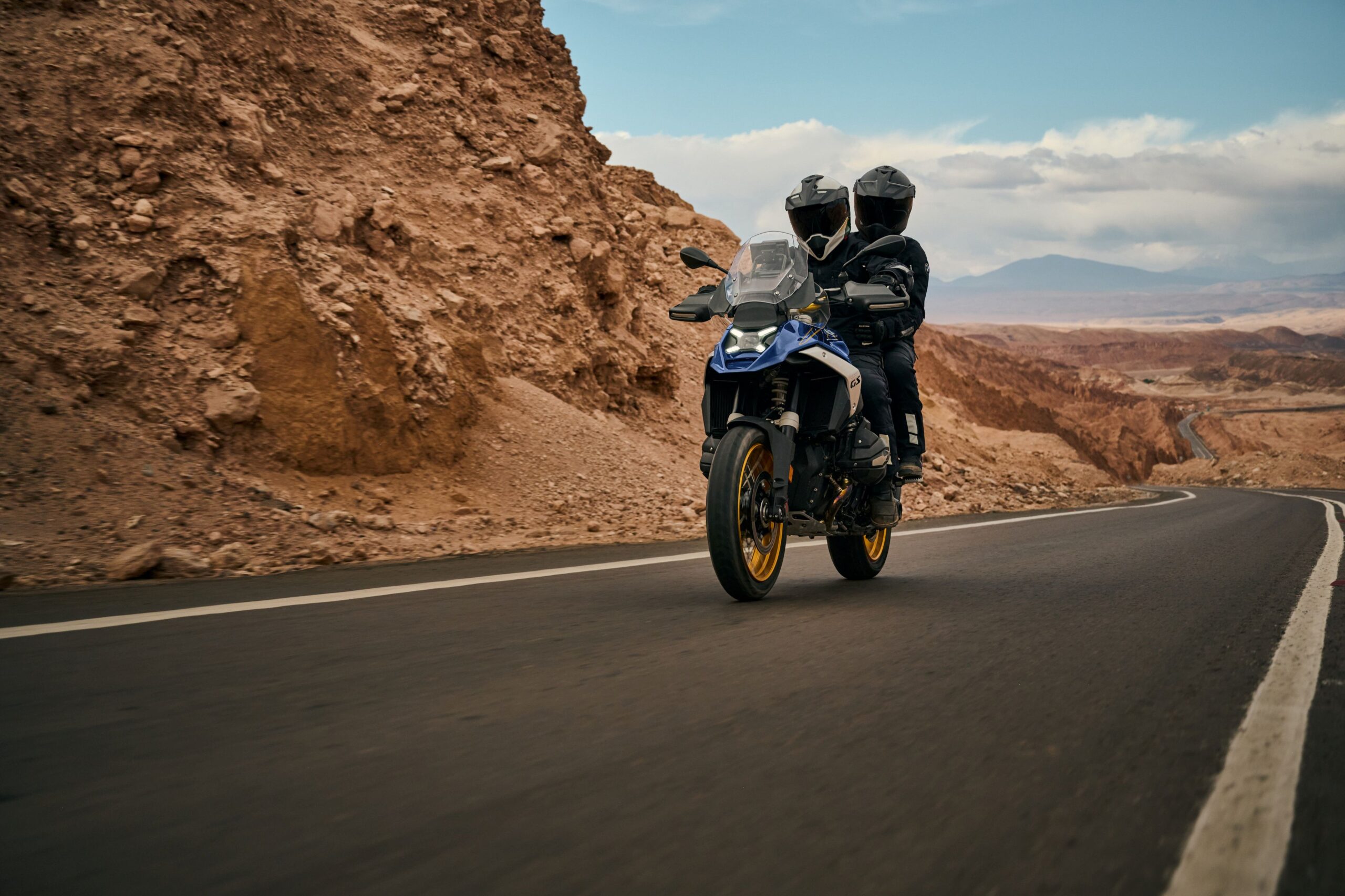 P90608209_highRes_bmw-motorrad-model-r-s