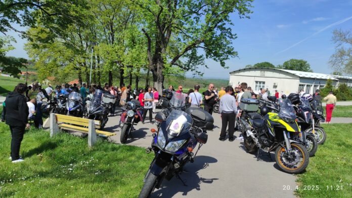 motociklisti u domu u sremčici