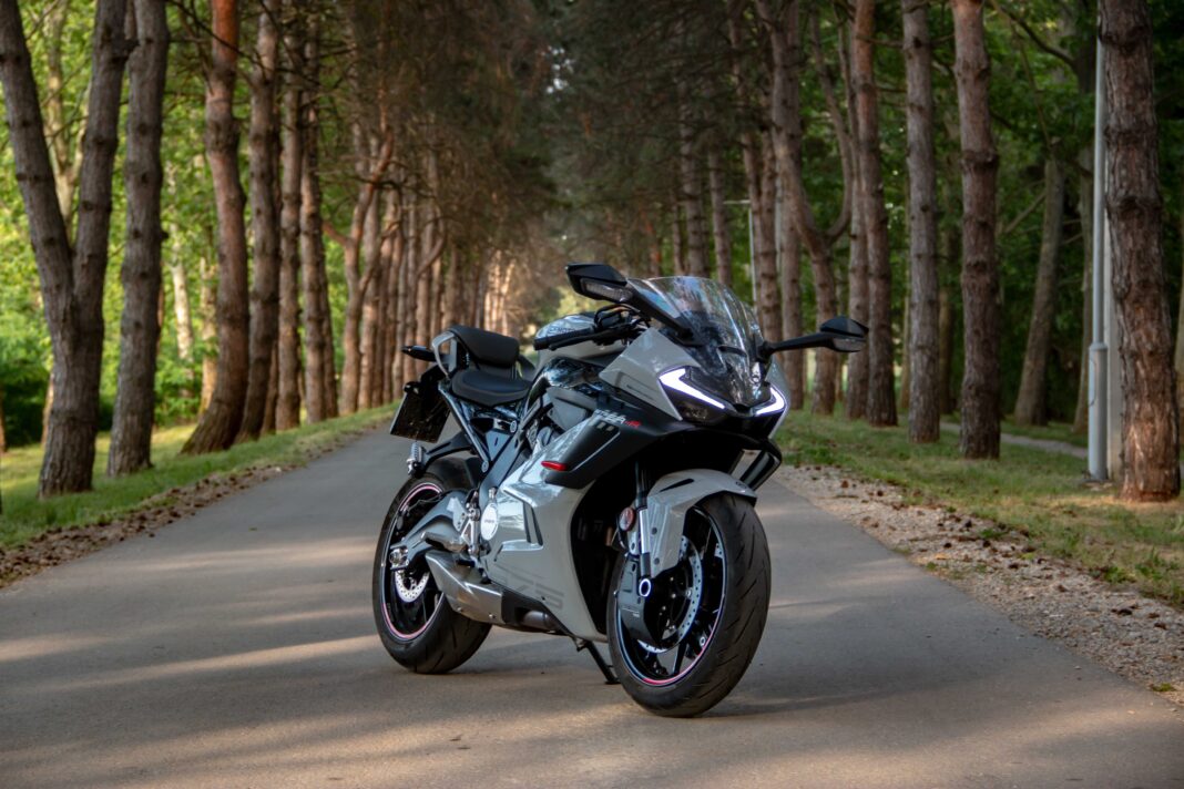 CFMOTO 675SR-R